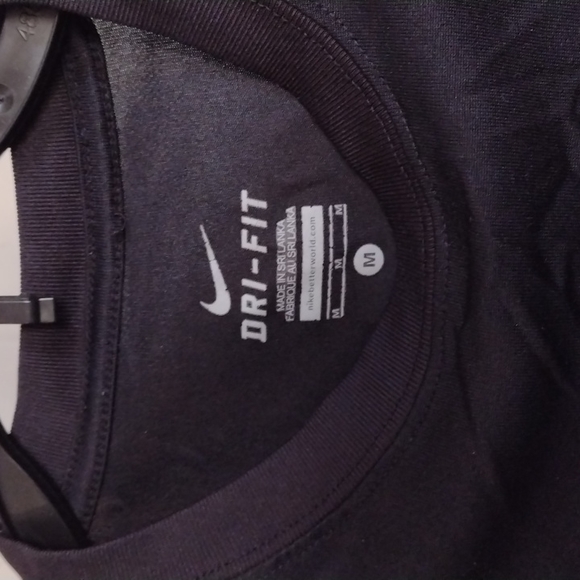 Youth Medium Nike Dri-Fit Black/Red Football tee shirt - Picture 2 of 2